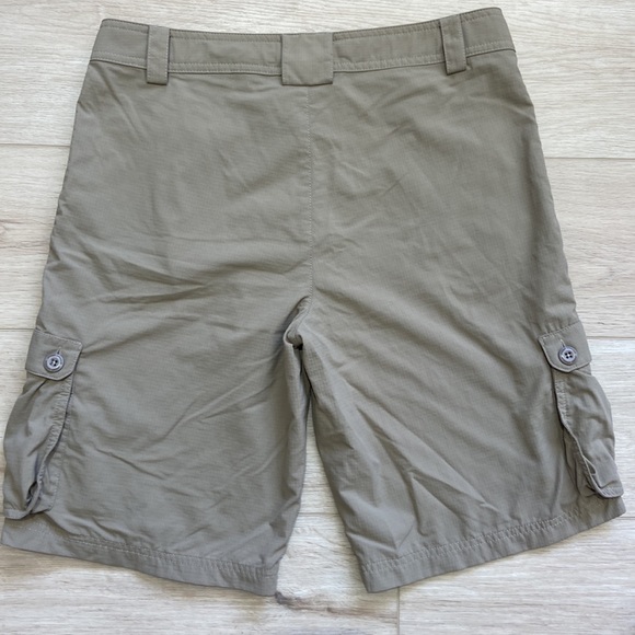 Under Armor loose fit cargo khaki short boys size xl w/ adjustable waiste - Picture 6 of 6